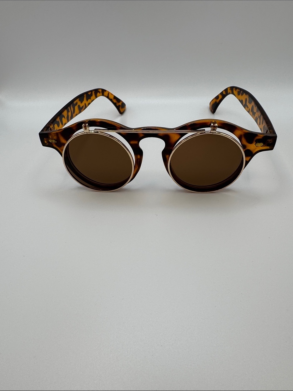 Tortoiseshell Round Clip-On Sunglasses - Brown Lenses